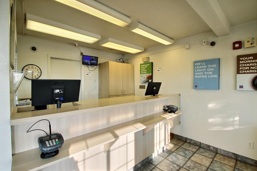 Motel 6 Milwaukee West - Brookfield Exterior photo