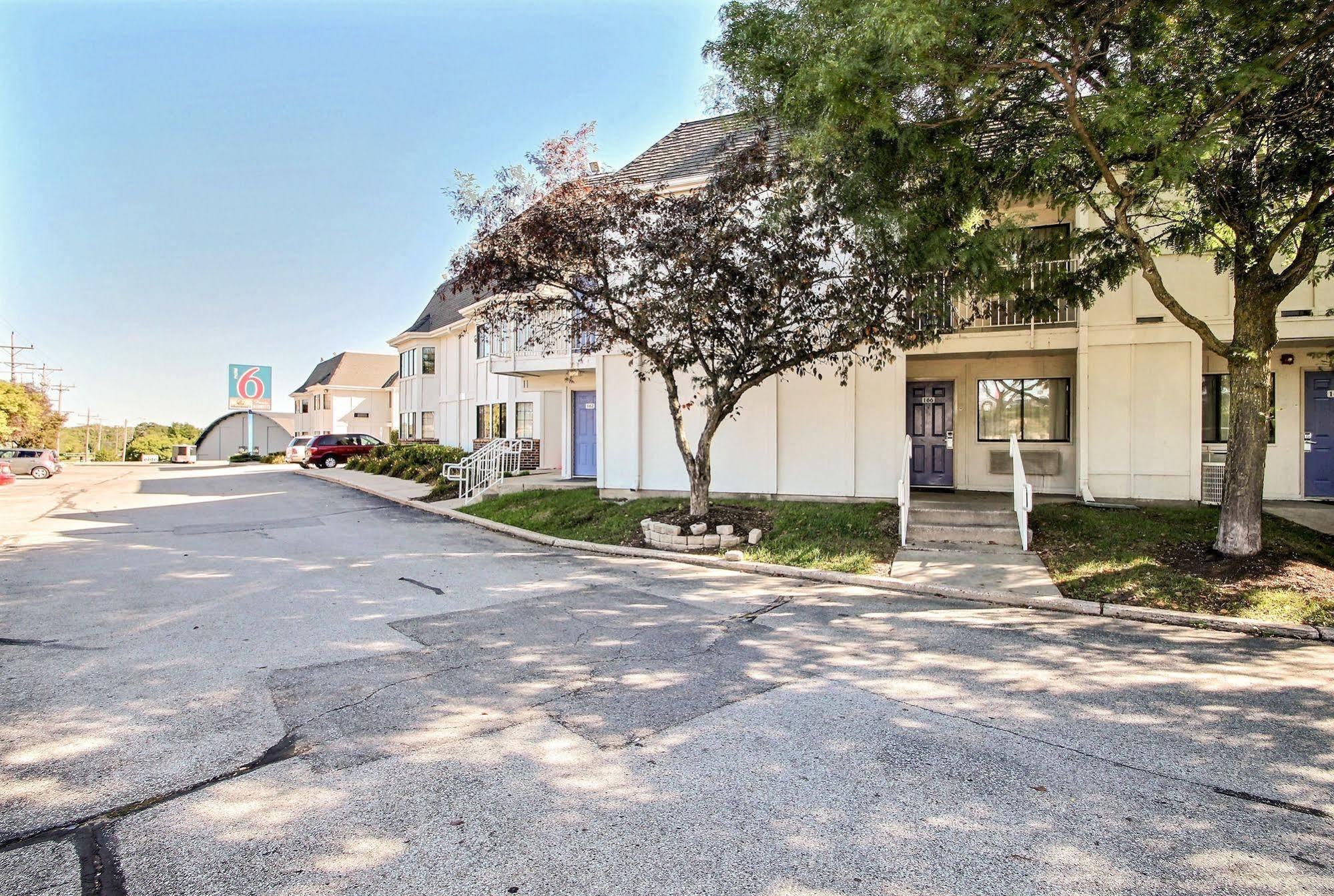 Motel 6 Milwaukee West - Brookfield Exterior photo